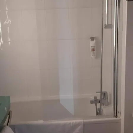 Ibis 3* Αρλ